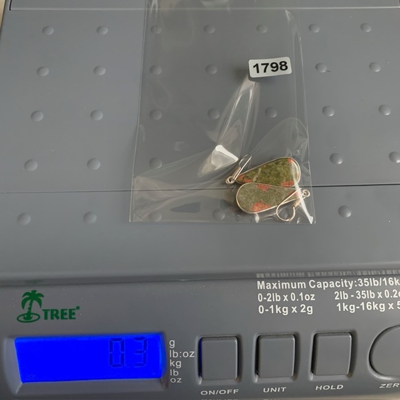 1798 Elegant Green and Red Teardrop Earrings - Picture 3 of 3